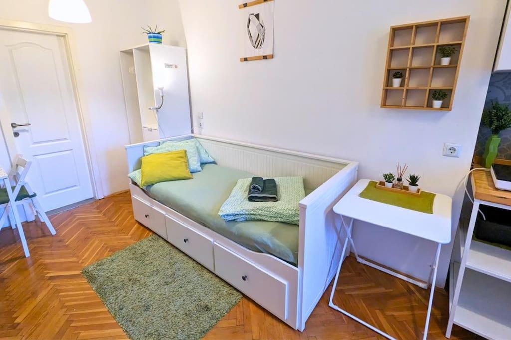 Cozy Ensuite Room In Zagreb Center Exteriör bild
